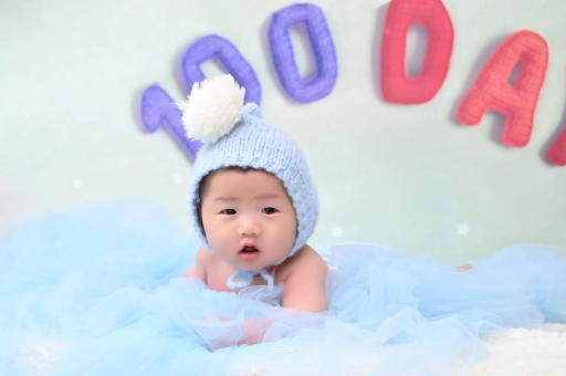 德宏宝宝尿少尿黄怎么回事